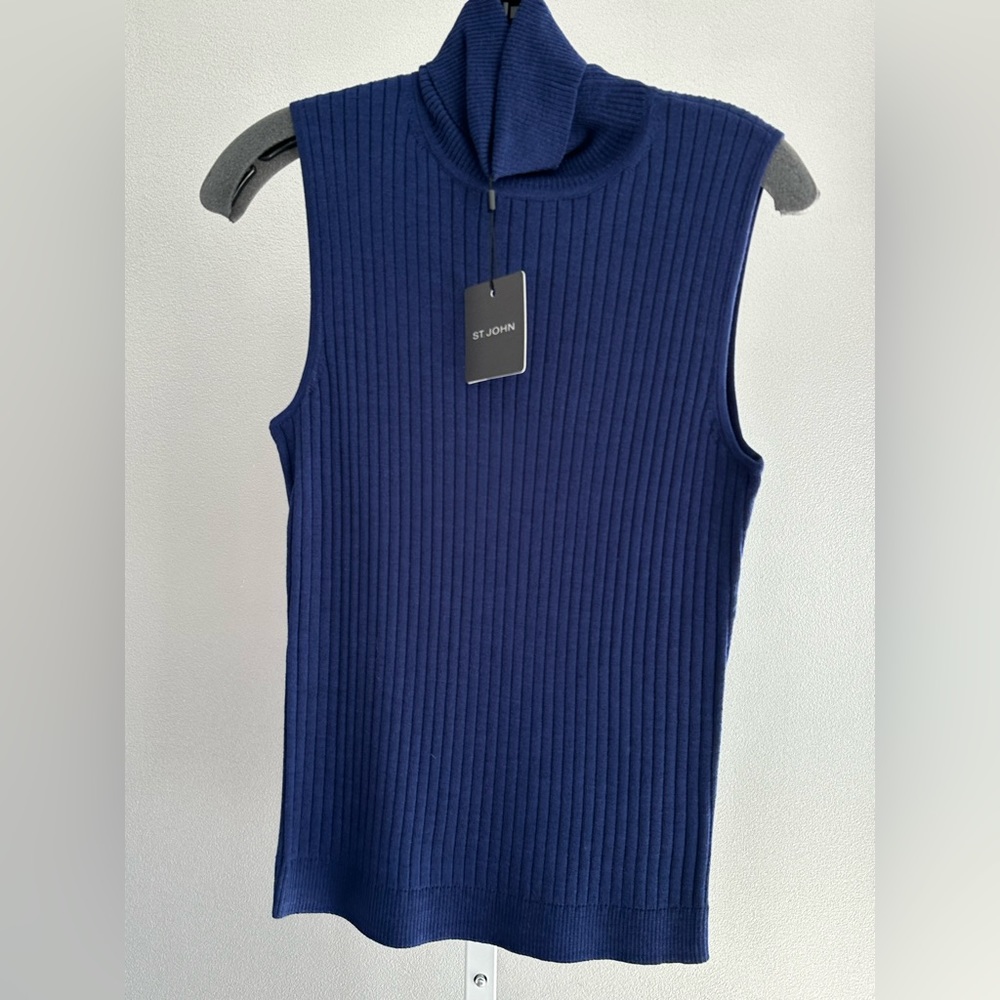 NWT St. John navy blue knit top